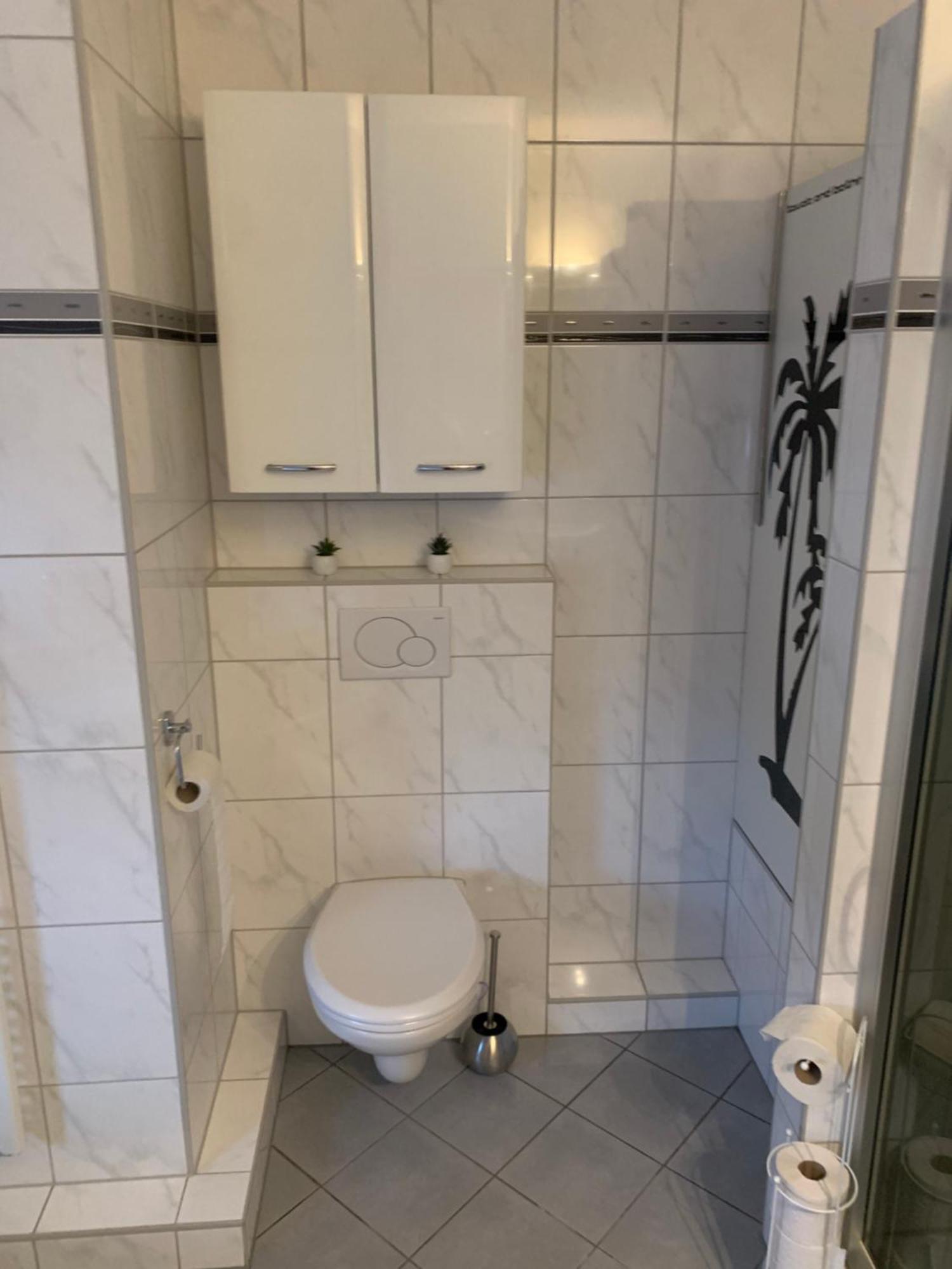 Mainpark Apartment 4 Schlafzimmer Bis Zu 10 Personen Direkt Ueber Aschaffapartment Bei Aschaffenburg Mainaschaff Exteriör bild