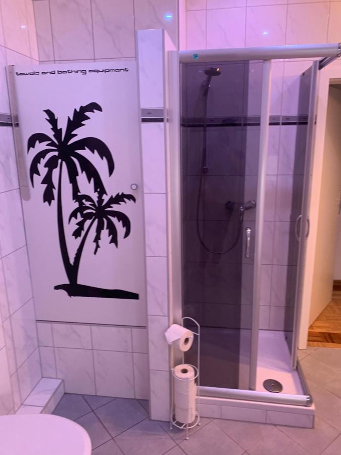 Mainpark Apartment 4 Schlafzimmer Bis Zu 10 Personen Direkt Ueber Aschaffapartment Bei Aschaffenburg Mainaschaff Exteriör bild