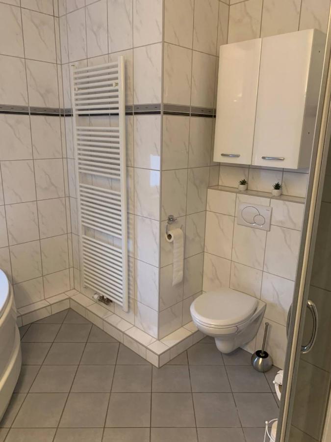 Mainpark Apartment 4 Schlafzimmer Bis Zu 10 Personen Direkt Ueber Aschaffapartment Bei Aschaffenburg Mainaschaff Exteriör bild