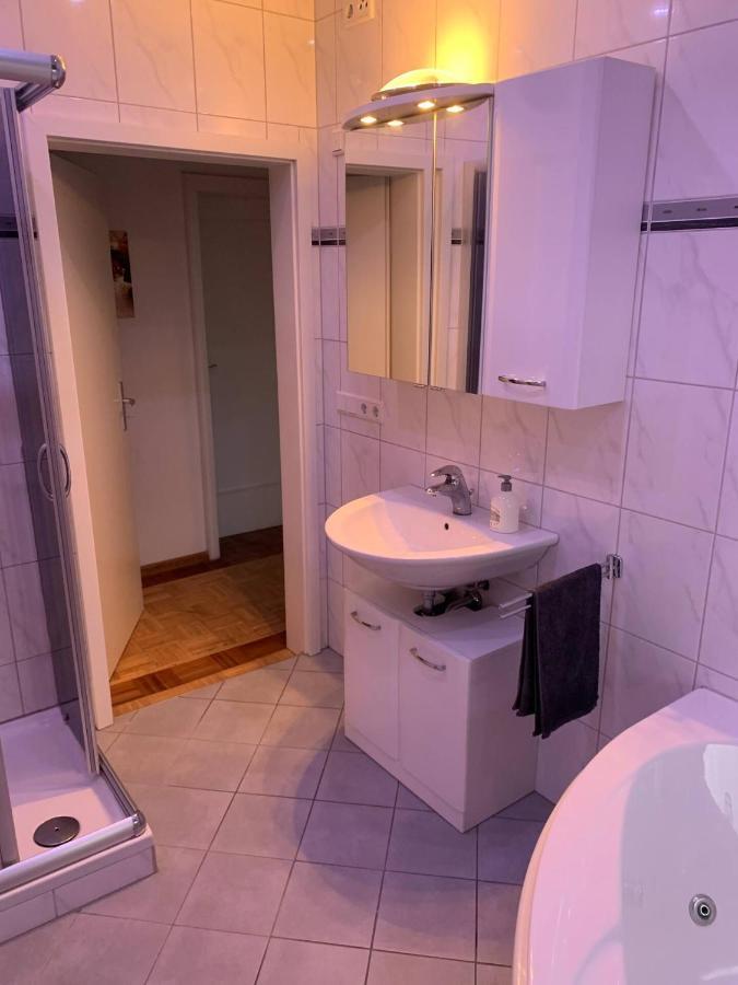 Mainpark Apartment 4 Schlafzimmer Bis Zu 10 Personen Direkt Ueber Aschaffapartment Bei Aschaffenburg Mainaschaff Exteriör bild